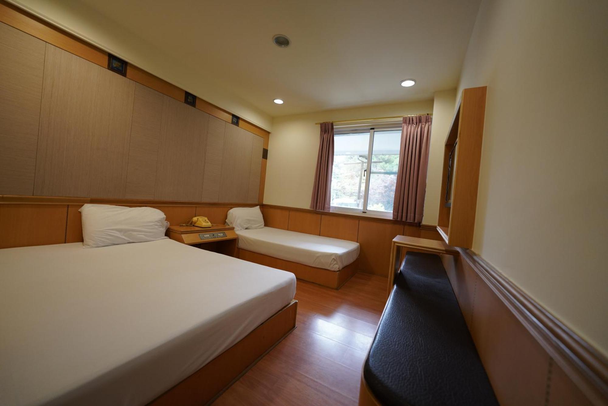 Wun Sun Hotel Чжунчжэн Экстерьер фото